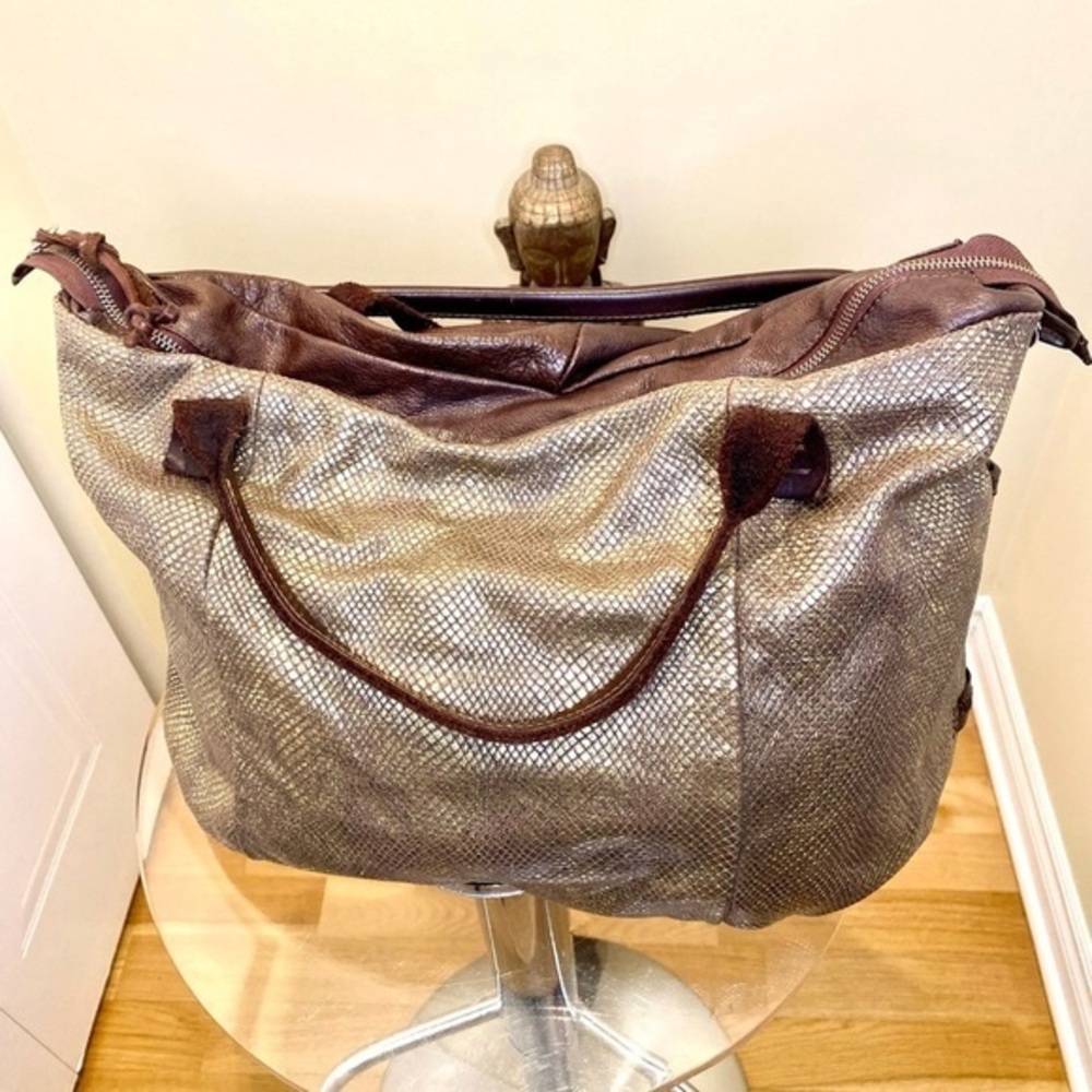 Y2K Sofia C.  leather bag w/shimmer gold snakeskin fabric & silver hardware 🤎💛